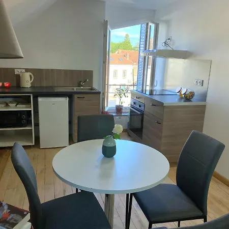 Appartements Cdg Joigny Exterior photo